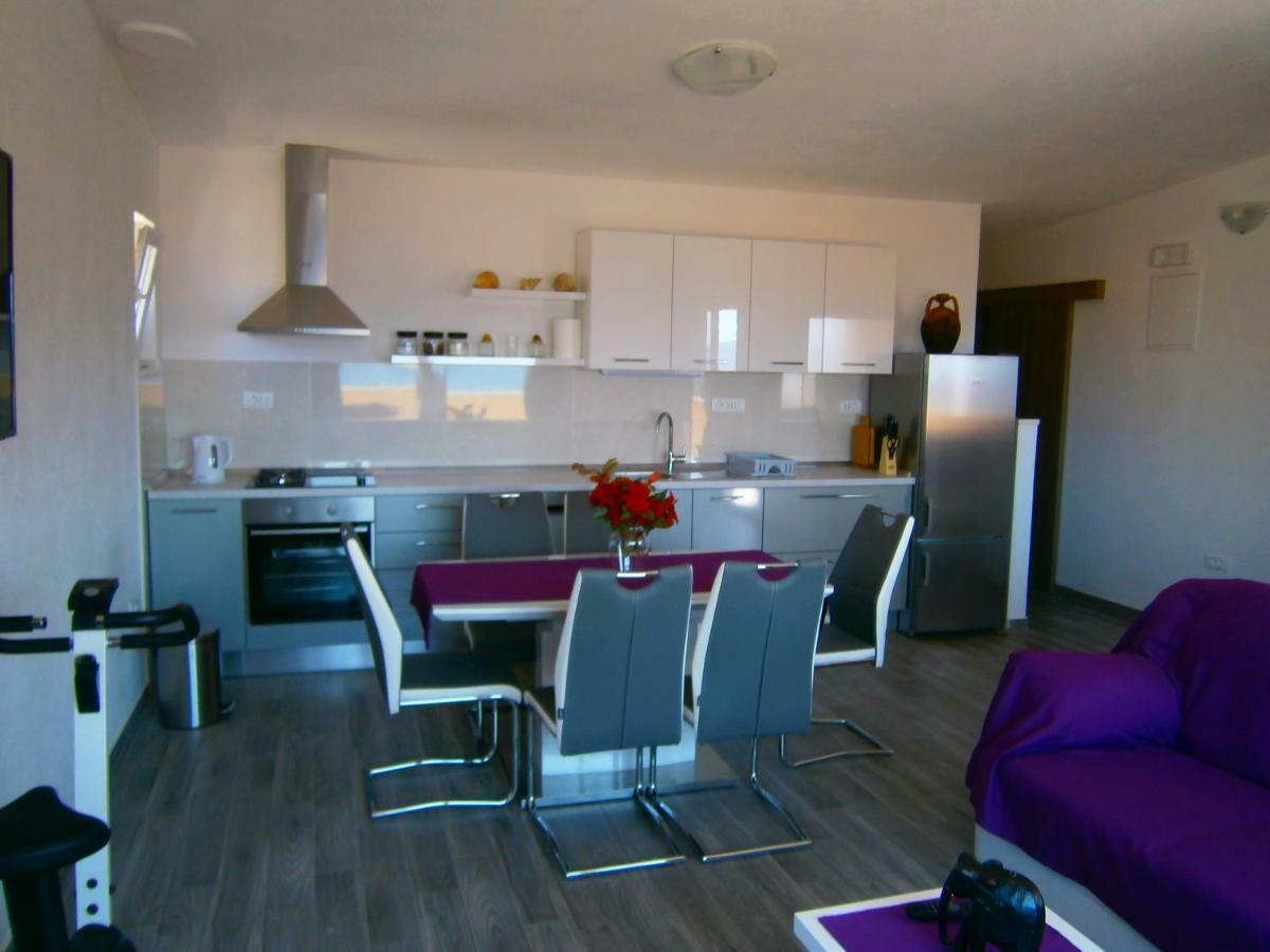 Apartment Willy Komiža المظهر الخارجي الصورة